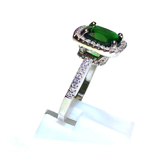Cushion Cut Synthetic Emerald & Diamond Ring - Size 6 or 8 - Picture 5 of 5